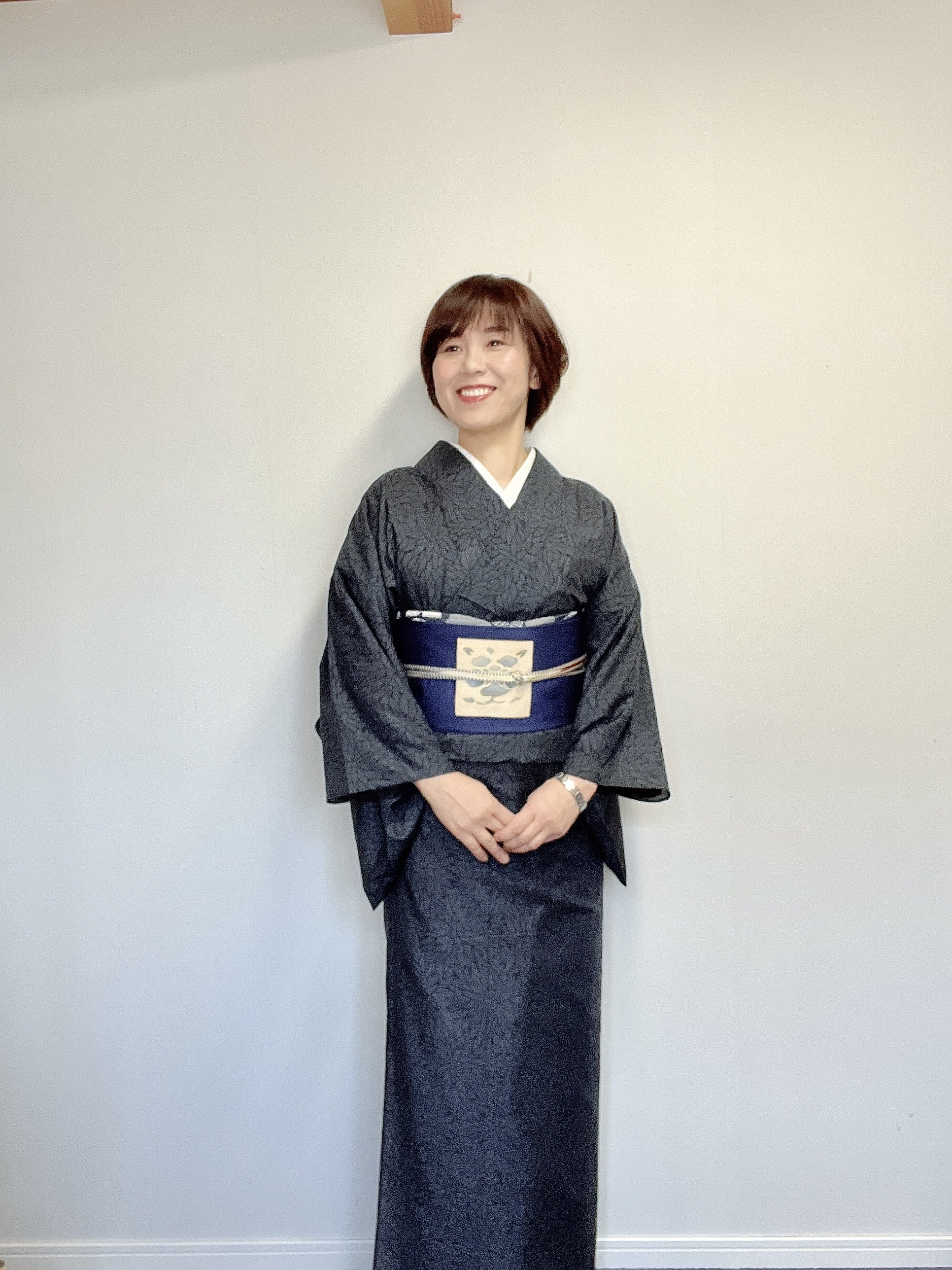紺色の大島紬を昭和感が出ないように着こなす簡単な方法 | 京都・東京