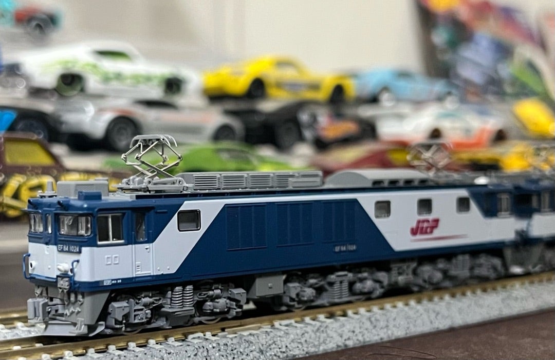 EF64 1000番台 JR貨物新更新色（電暖表示灯撤去）が入線です