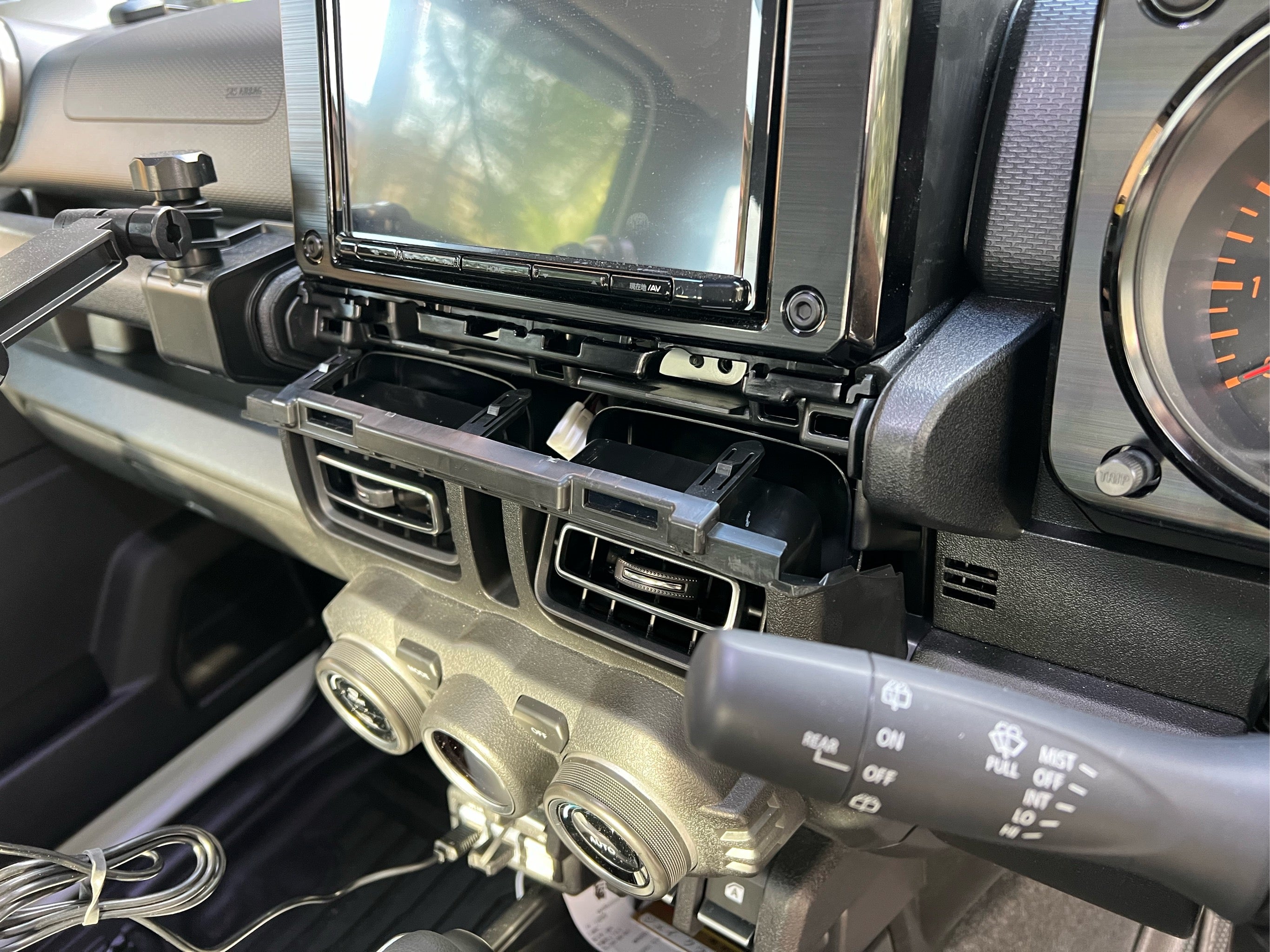 ジムニーシエラにステアリングスイッチケースを取付 | frogdrive ジムニーシエラにステアリングスイッチケースを取付 | frogdrive