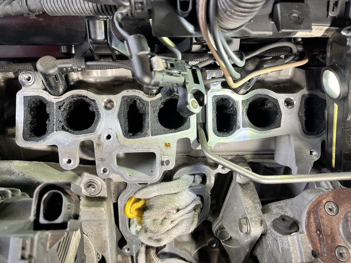 ディーゼルエンジンのインテークマニホールド内部 – BMW アルピナ専門
