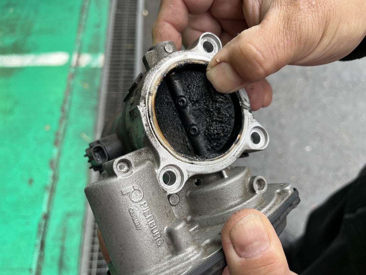 ディーゼルエンジンのインテークマニホールド内部 – BMW アルピナ専門