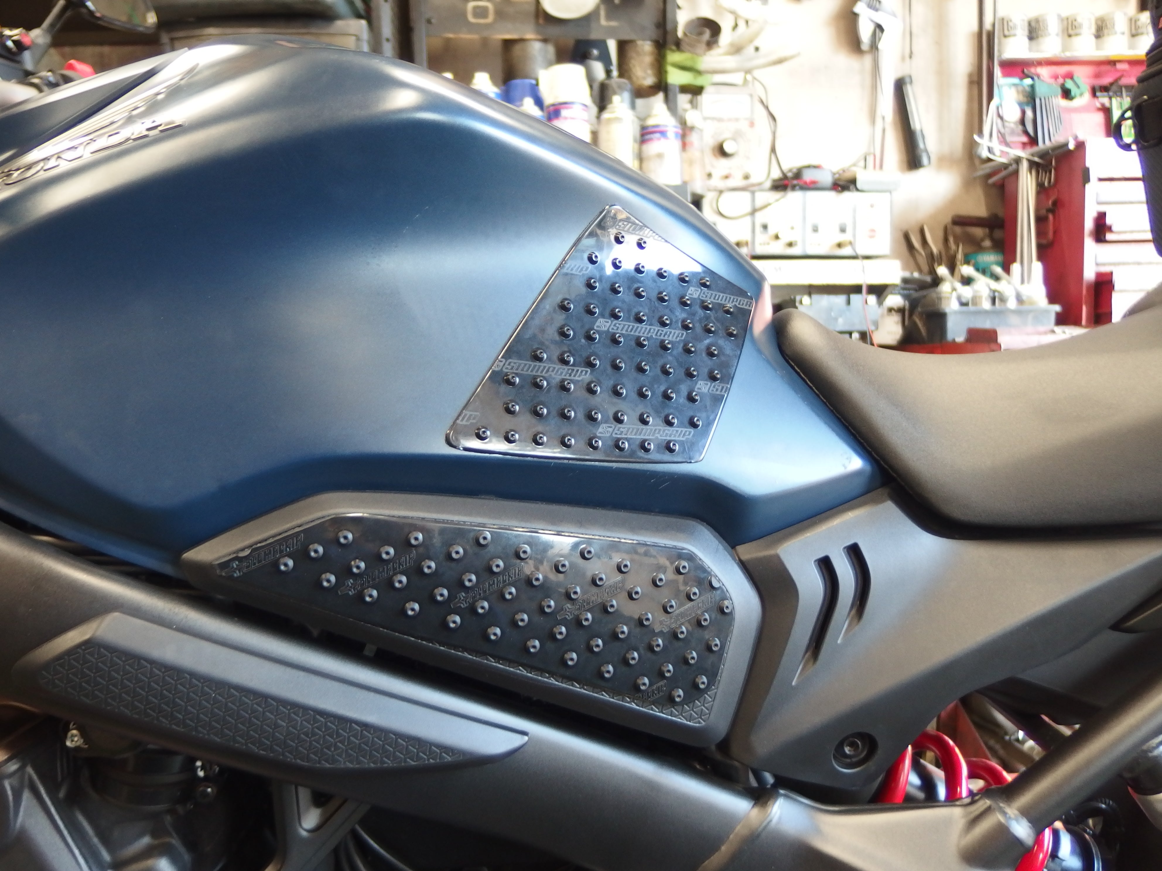STOMPGRIP(ストンプグリップ) トラクションパッド タンクキット CB250R 