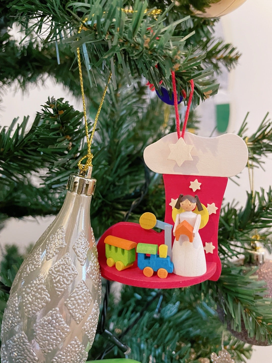 クリスマスマーケットと、購入して1週間経ったツリー クリスマスマーケットと、購入して1週間経ったツリー
