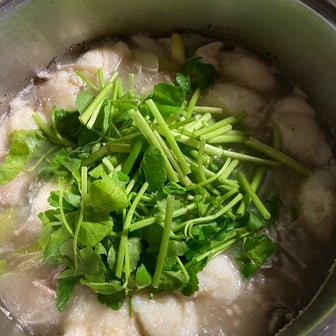 郷土料理(秋田県)を作る　『山の芋鍋』強い粘りが自慢❗️