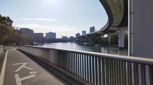 大川沿い遊歩道