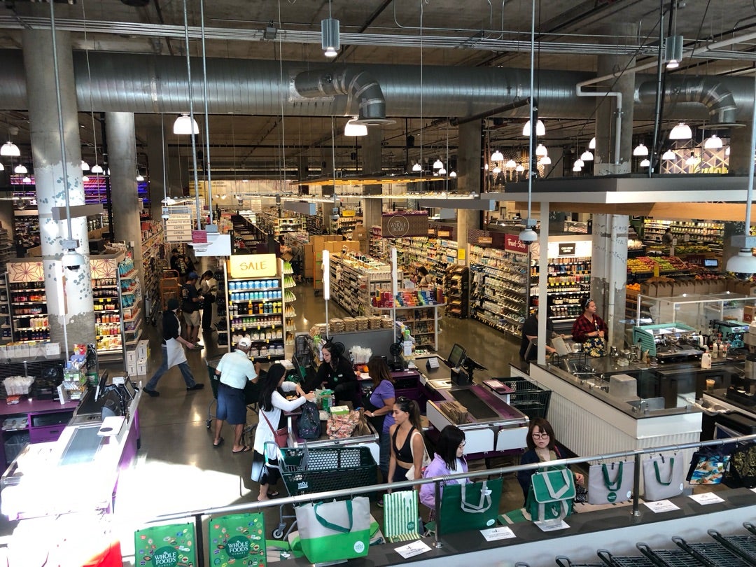 カカアコのWhole Foods のトロリー売り切れでカハラモールに カカアコのWhole Foods のトロリー売り切れでカハラモールに