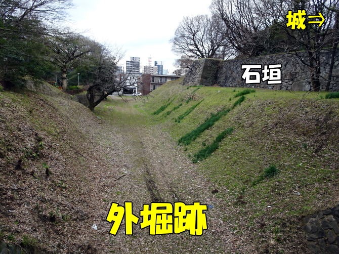 名古屋城三之丸跡に残る外堀と石垣