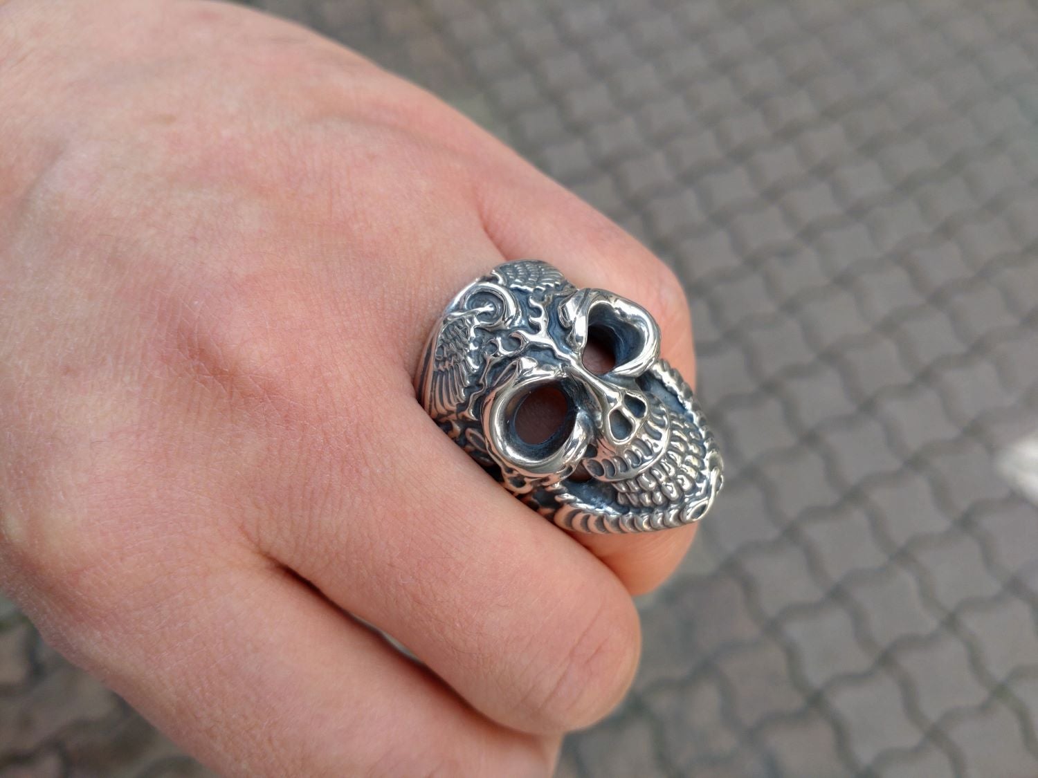 BWL / Flying Tire - Graffiti Master Skull Ring | BILL WALL BWL / Flying Tire - Graffiti Master Skull Ring | BILL WALL