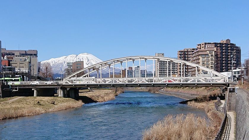 橋の上から望む岩手山・北上川の風景 | 愛LOVEもりおか～徒然日記～