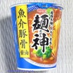 【3/18発売】オーソドックスな魚介と豚骨の美味しさ！ 麺神カップ新作「魚介豚骨醤油」