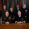 米軍統合参謀本部はUFOに対する懸念を表し、世界中に配備された全軍に報告手順を指令の画像