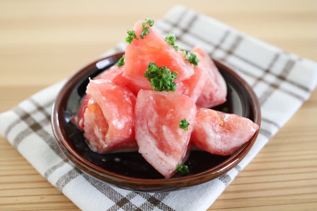 トマトの塩麹和え｜真由美さんの1週間2500円節約レシピ