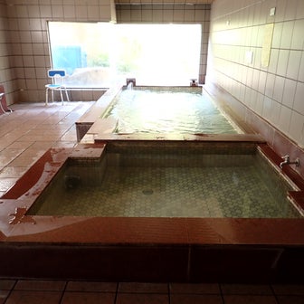 公衆浴場を兼ねる旅館〝塩山温泉 宏池荘〟