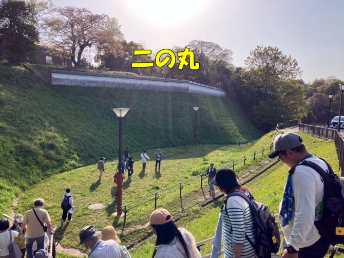 三重県亀山市の伊勢亀山城址の高低差を体験するために二の丸下を散策