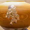 能登半島地震後の北陸への旅　その５０　山代温泉の旅館のロビーの装飾品　①友禅花器の画像