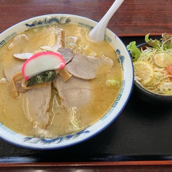 今日の昼ご飯　　寿楽の味噌チャーシュー麺