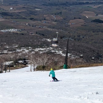 春スキー スキーヤー
