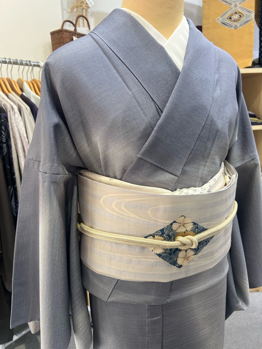 単衣】塩沢紬の付下げと麻の名古屋帯♪ | キモノ和楽市 銀座店 単衣】塩沢紬の付下げと麻の名古屋帯♪ | キモノ和楽市 銀座店
