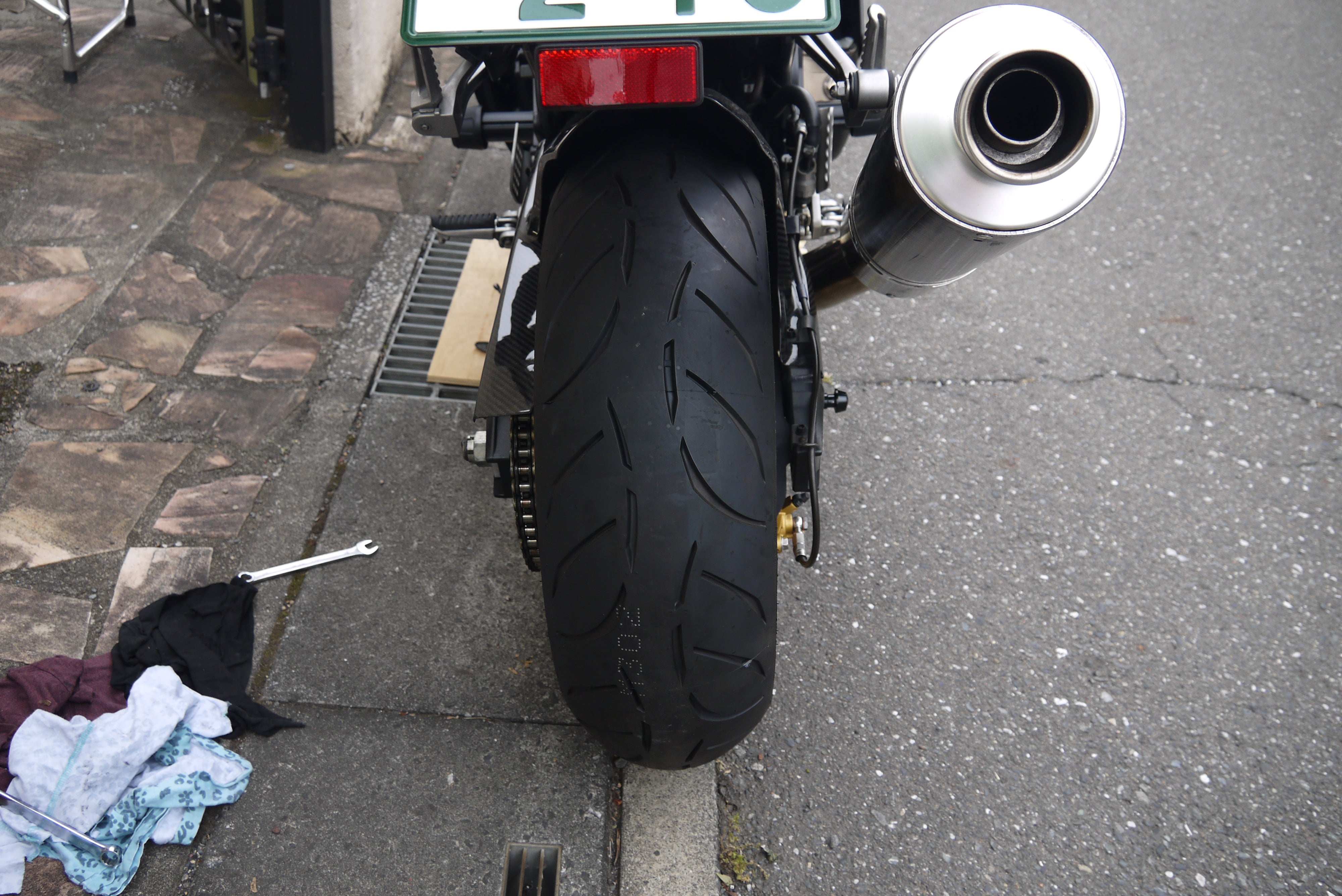 ZX-12R:リアタイヤ交換【ベアリングも】 | 寝ても覚めても ZX-12R:リアタイヤ交換【ベアリングも】 | 寝ても覚めても