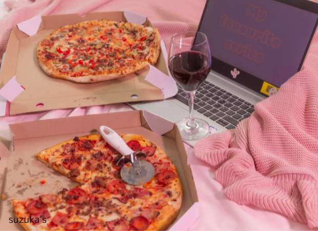 ピザとワインで映画館鑑賞