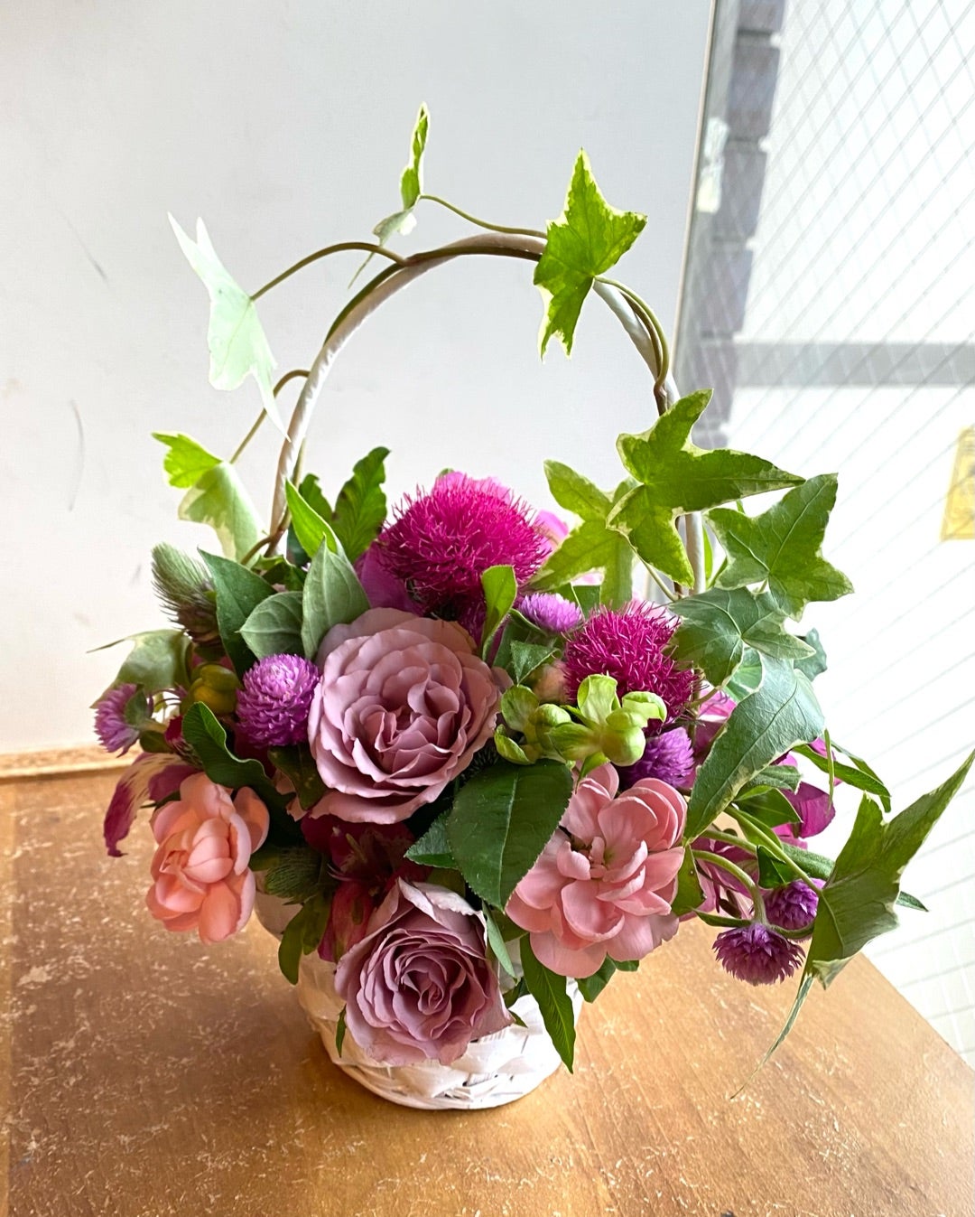 アイビー フェイクグリーン 籐かごアレンジメント アイビーのかごアレンジメント | Flower Design Atelier M's