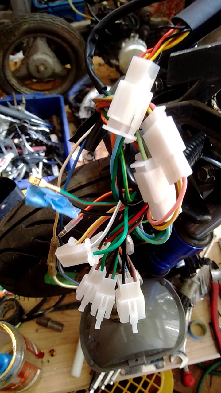 モトコンポのハーネスを作る その3 | サカエの備忘録 モトコンポのハーネスを作る その3 | サカエの備忘録