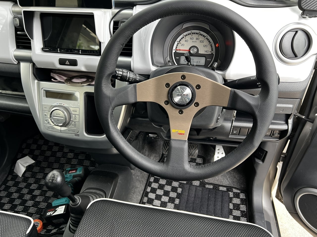 MOMO モモ ステアリング チューナー 35パイ BK まぶしく T12 MOMO モモ ステアリング チューナー 35パイ BK まぶしく T12