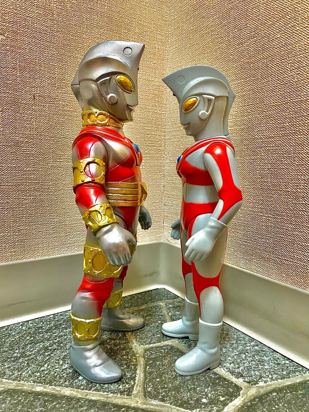 ベアモデル製エースロボットとやまなや製ウルトラマンA、造形の ベアモデル製エースロボットとやまなや製ウルトラマンA、造形の