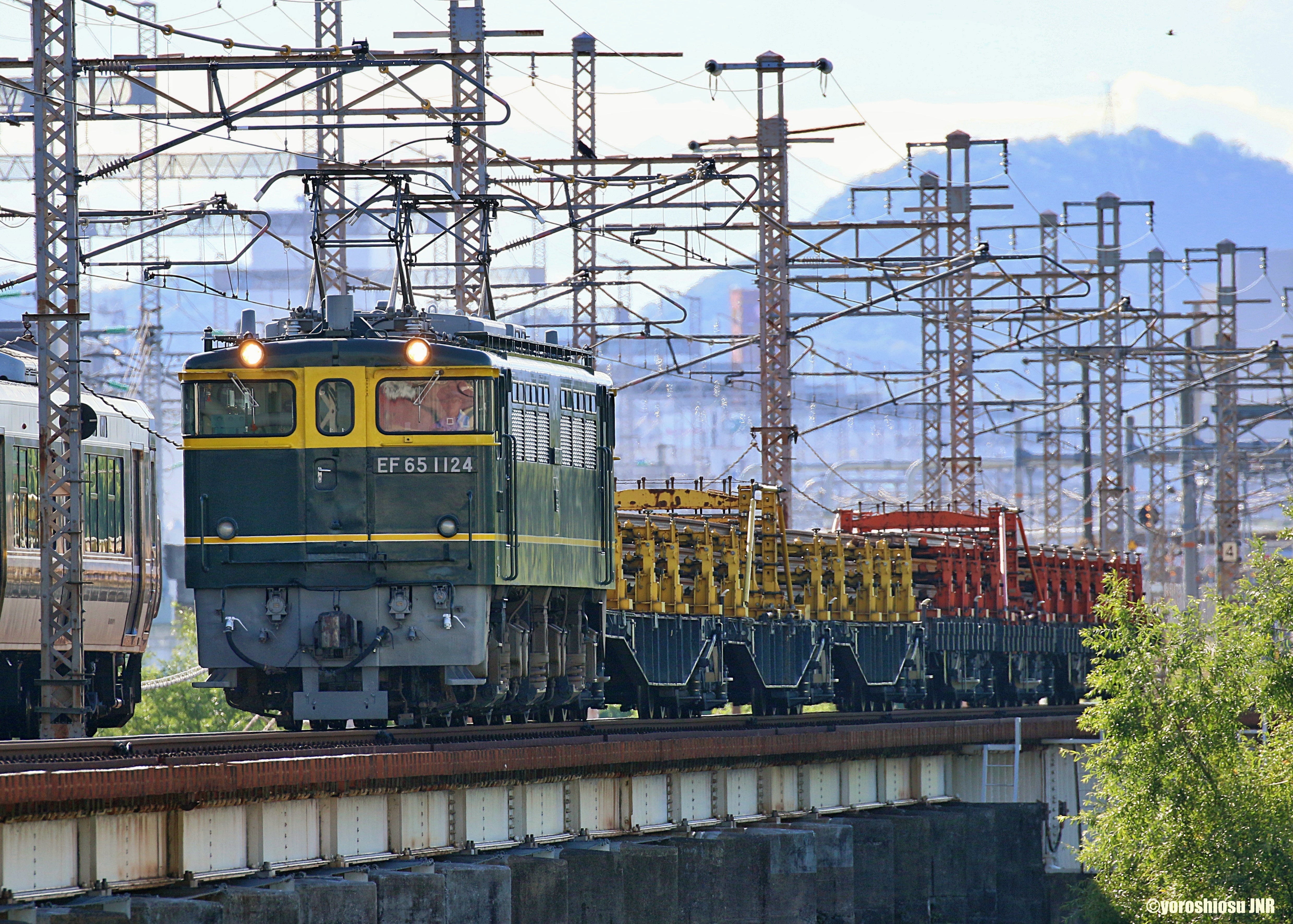 EF65＋レール積載チキ 市川にて | よろしおすJNR