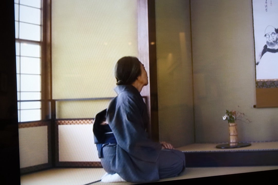 日日是好日」の樹木希林さんの着物姿!赤い数珠縞の魔除けの帯に 日日是好日」の樹木希林さんの着物姿!赤い数珠縞の魔除けの帯に