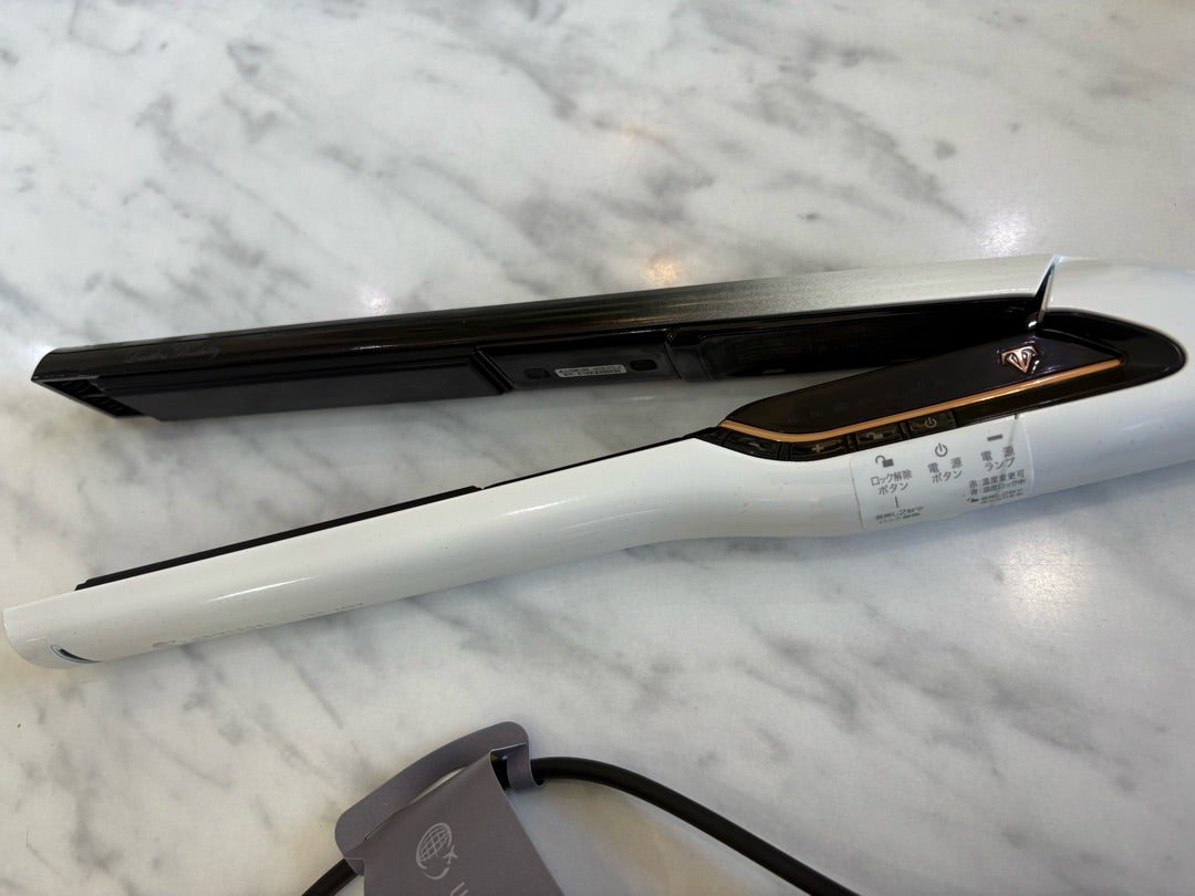 リュミエリーナ ヘアビューロンストレート 107D plus入荷致しました