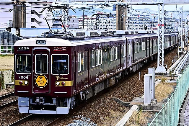 これは50数年程前に入手した当時の関西圏在来線特急の集合写真です