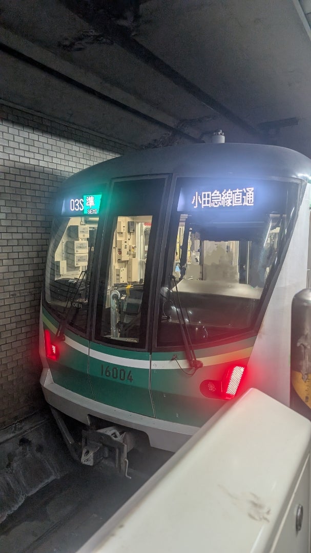 東京メトロ16000系16104Fによる向ヶ丘遊園行きで、松戸から北千住へ