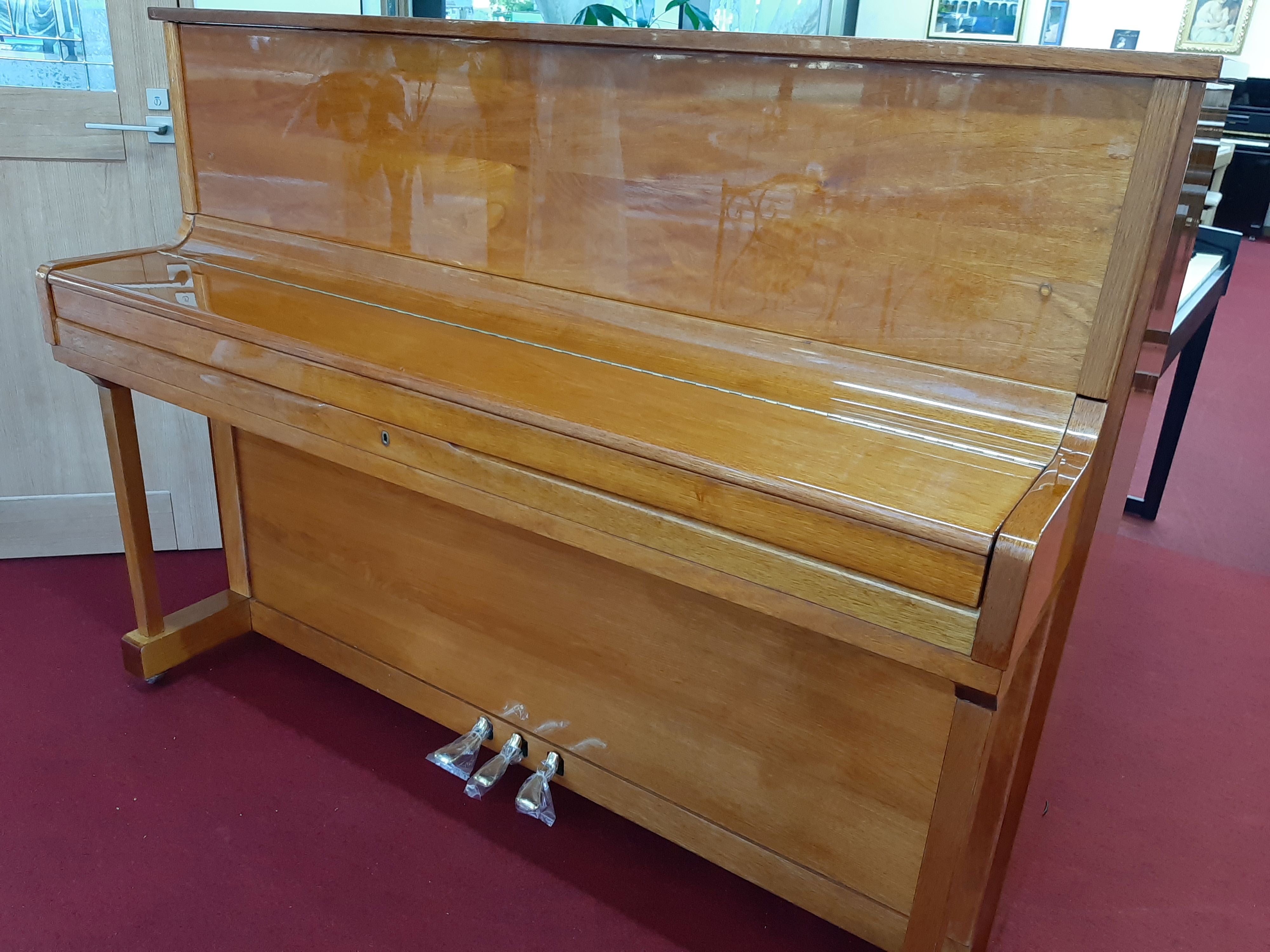 中古ピアノ Niemeyer 114RP | ピアノ百貨名古屋店 Blog♪ 【入荷 中古ピアノ Niemeyer 114RP | ピアノ百貨名古屋店 Blog♪ 【入荷