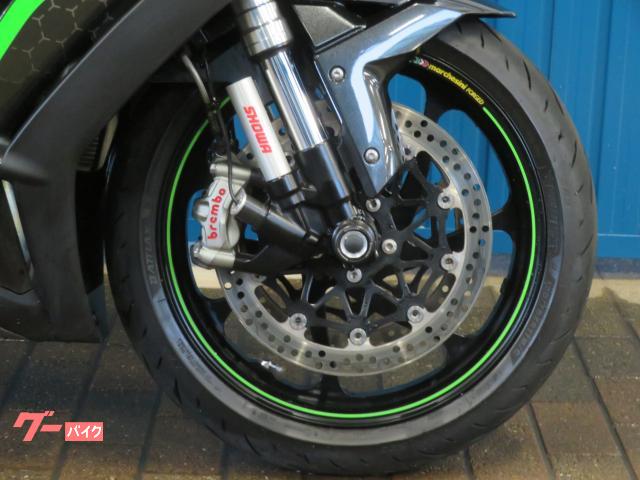 荷物も攻めも妥協なし!? パニア付きZX-10R SEの魅力に迫る【スーパー