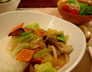 中華丼　と　そばメシ　と　黒豆パンの記事画像