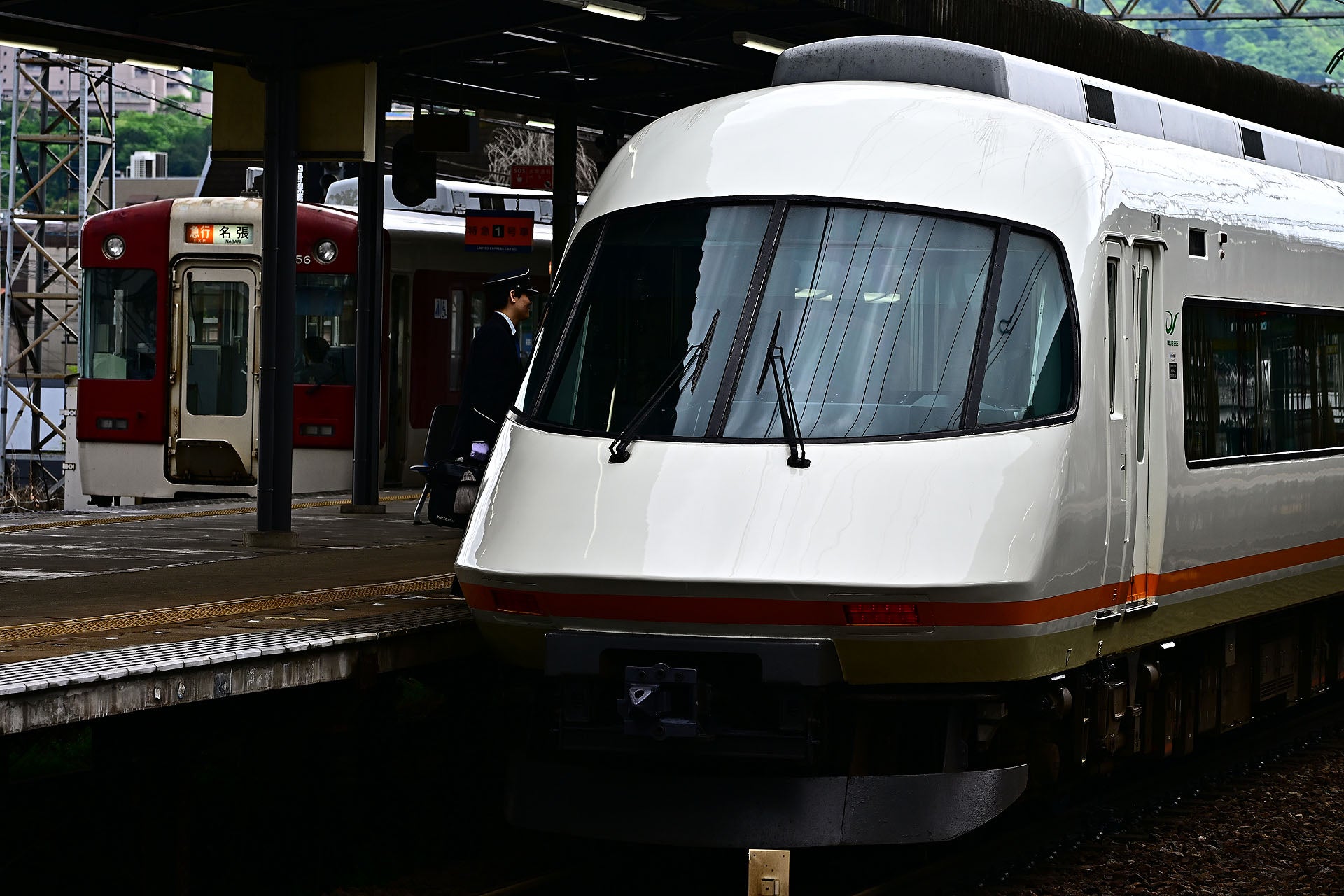 系統分離が進む近鉄大阪線名張で平日データイムダイヤを定点観測する3