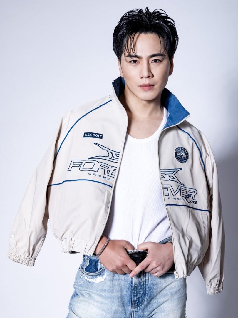 三代目JSBツアーグッズ ウインドブレーカー着用画像 NAOTO、ØMI