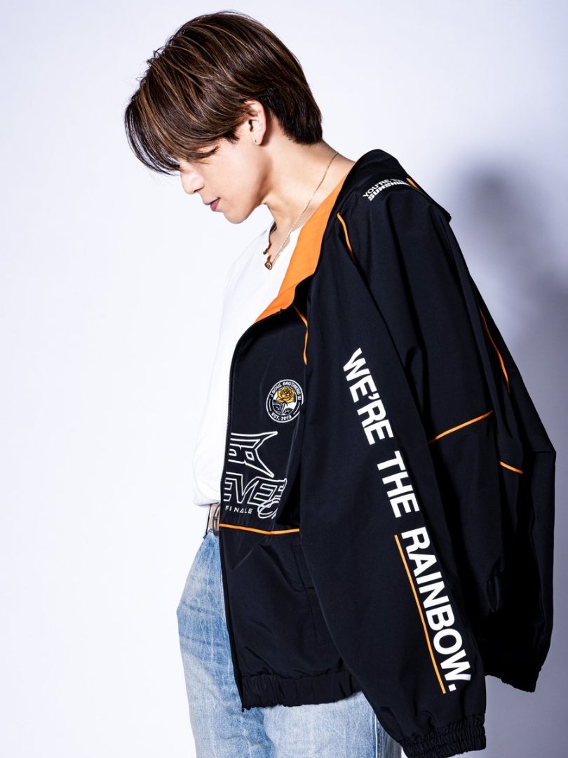 三代目JSBツアーグッズ ウインドブレーカー着用画像 NAOTO、ØMI