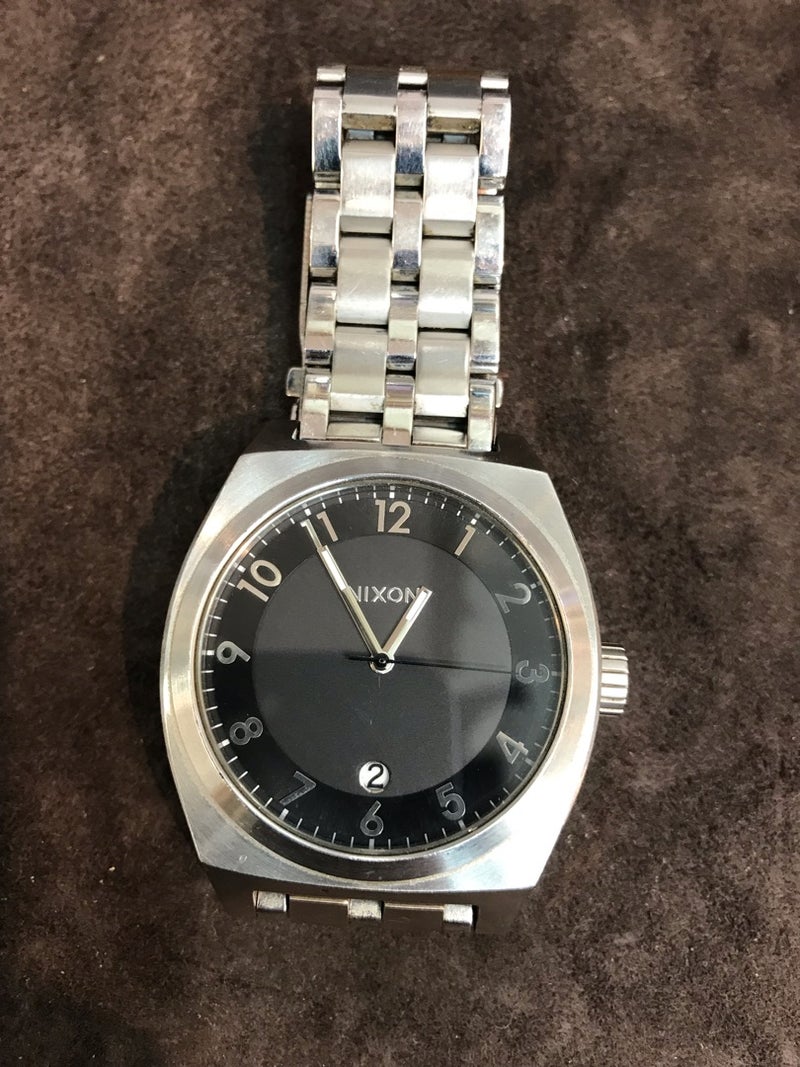 時計修理】止まってしまったNIXON（ニクソン）の腕時計、その場で 