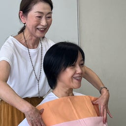 パーソナルカラー診断、似合う色をチェック