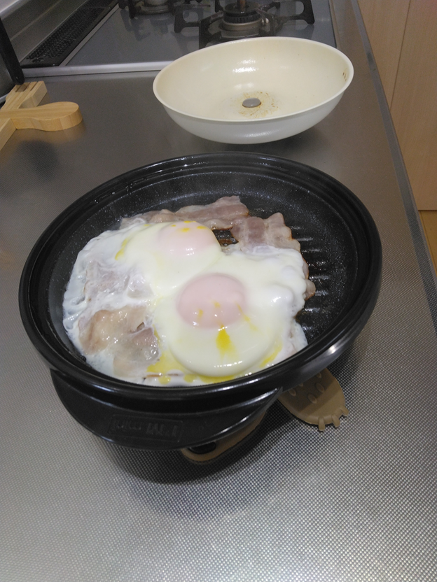電子レンジでベーコンエッグを作りましたの記事画像