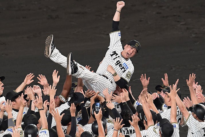 胴上げ　優勝報告セレモニー！の記事画像