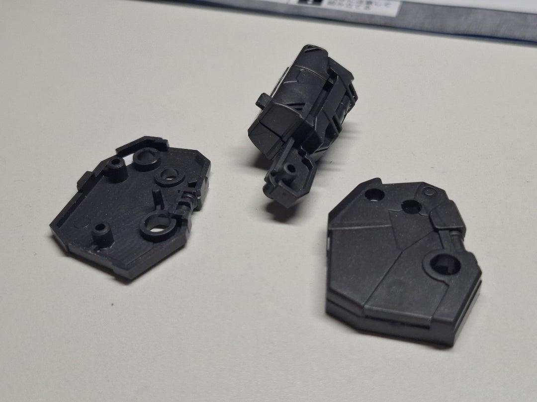 MG フリーダムガンダム ver.2.0制作 その13　太ももとか脚全体の記事画像