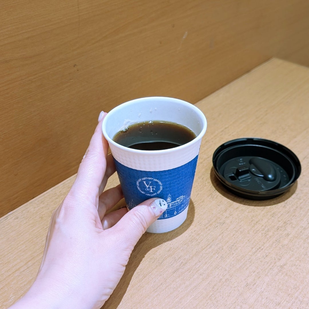 コーヒーカップとマヌカハニーレモン白湯
