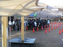 3月25日のゲートの列