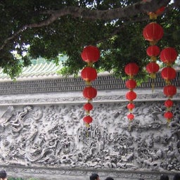 燈籠與雕塑