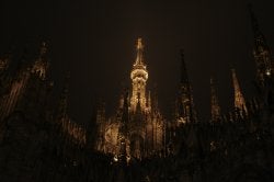 霧の中のミラノ大聖堂