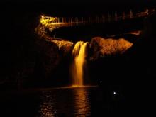 パロネラの滝夜